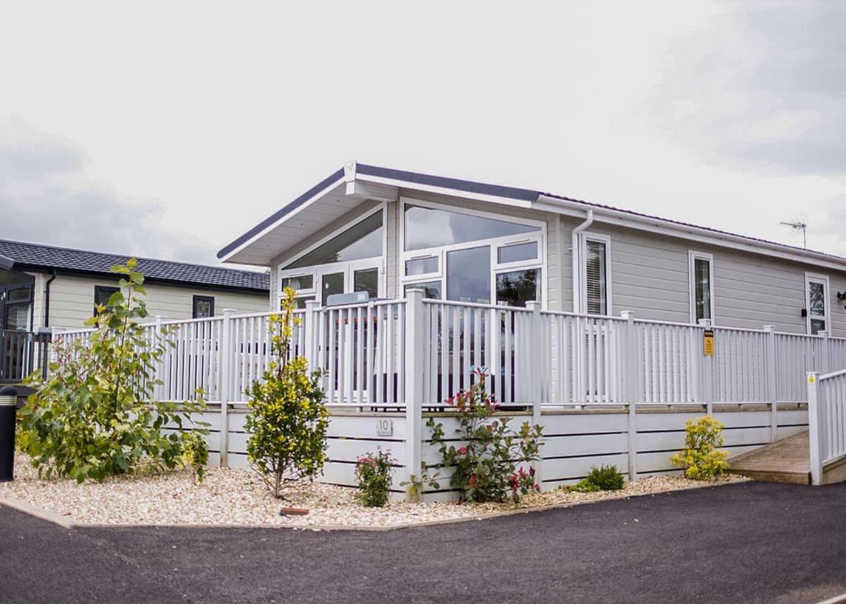 Hornbeam Country Park Hotel Honiton Exterior photo